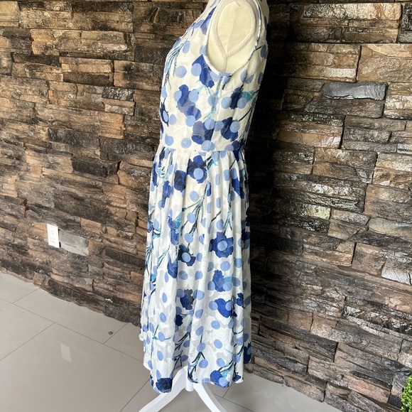 Gabby Skye Blue and White Sleeveless Midi Dress - Picture 6 of 13